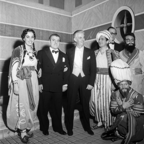 Sciltian con Nino Sanzogno e gli interpreti di Abu Hassan, Milano, Piccola Scala, 1958
