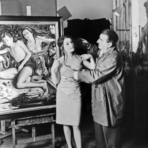 Gregorio Sciltian nel suo studio con la modella Marilena Possenti, Milano, Marzo 1960.